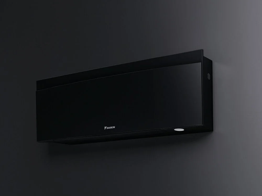 Nová Emura v matnej čiernej 4,2 kW